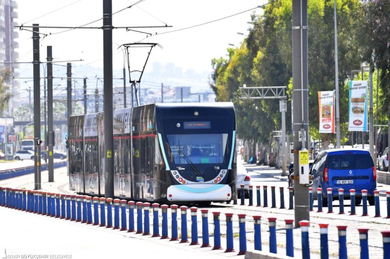 İzmir Büyükşehir Belediyesi, hafta sonu yapılacak YKS nedeniyle toplu ulaşım