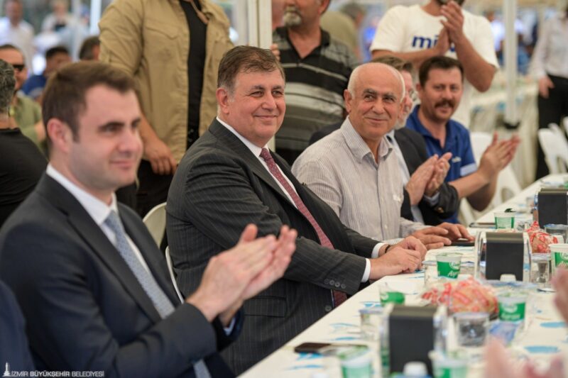 İzmir Büyükşehir Belediye Başkanı Dr. Cemil Tugay, henüz gün doğmadan