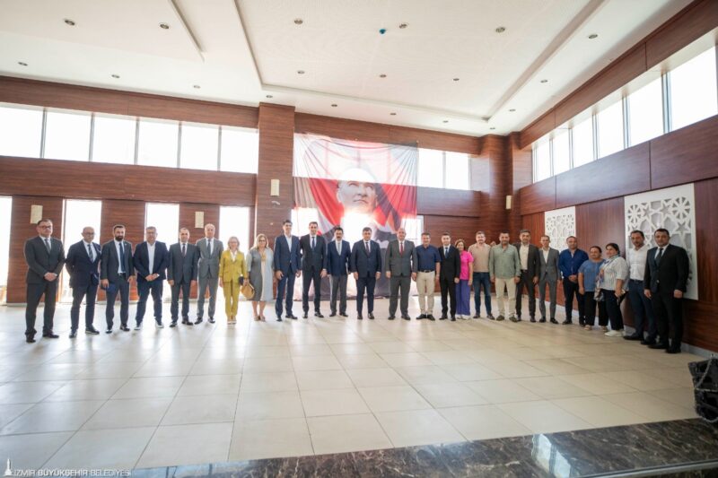 İzmir Büyükşehir Belediye Başkanı Dr. Cemil Tugay, Menderes Belediye Başkanı