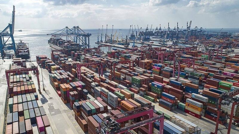 TÜİK'in açıkladığı verilere göre dış ticaret açığı Mayıs ayında geriledi.
