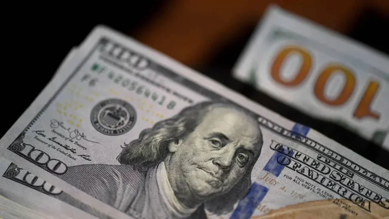 Döviz kurları güne düşüş ile başladı. Serbest piyasada dolar 32,7540