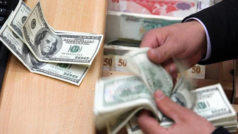 Liranın dolar ve euro karşısındaki eriyişi sürüyor. İstanbul serbest piyasada