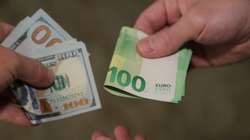 Döviz kurları bayram tatilinin bitmesinin ardından piyasaların açılmasıyla güne yükselişle