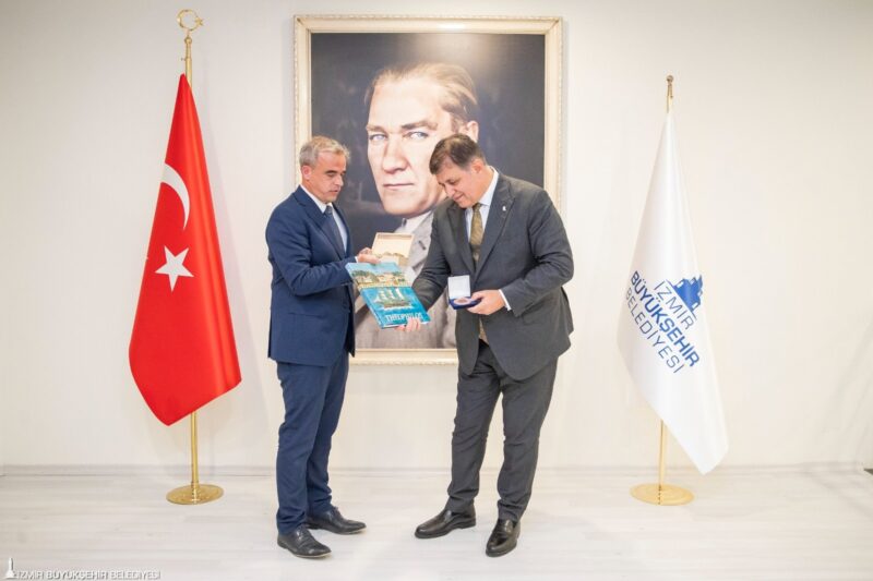 İzmir Büyükşehir Belediye Başkanı Dr. Cemil Tugay, Midilli Belediye Başkanı