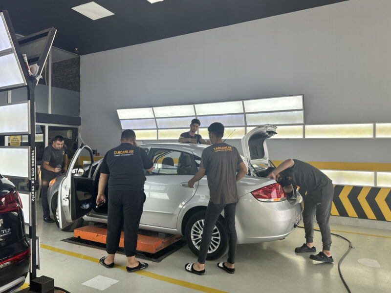 Dolandırıcılar, hasarlı araçları motor ve şasi numaraları için satın alıp,