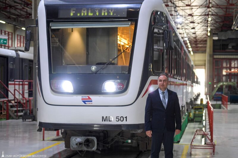 
Kent ulaşımının can damarı İzmir Metrosu’nun ilk tren seti ADtranz