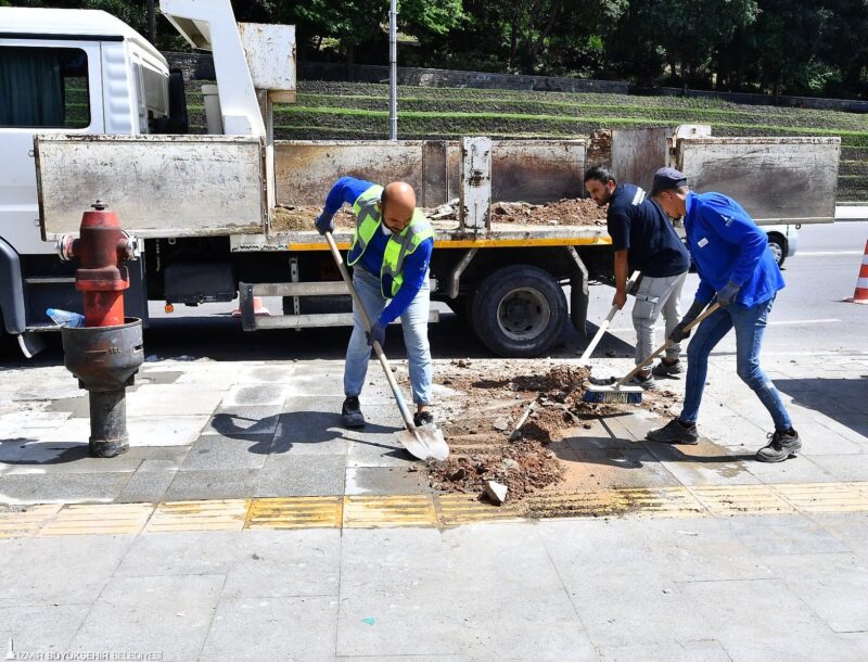 İzmir Büyükşehir Belediyesi, kentteki yaşam konforunu artıracak çalışmalarına devam ediyor.