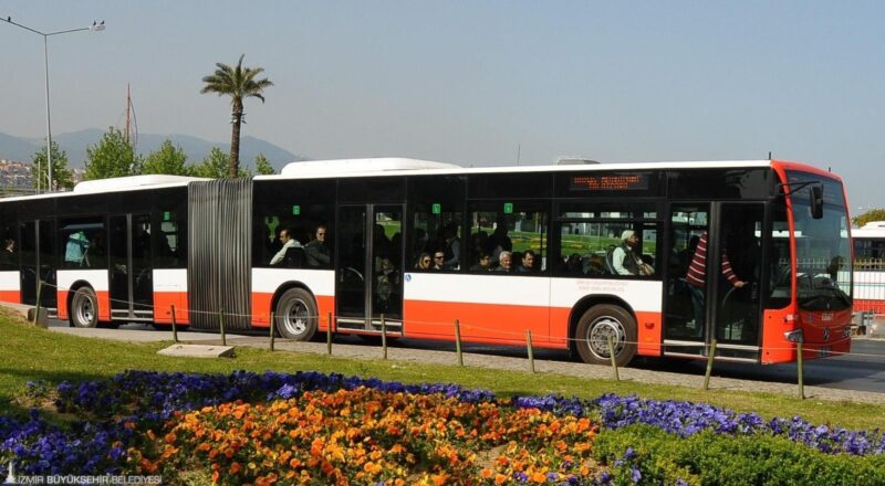 İzmir Büyükşehir Belediyesi’ne bağlı ESHOT ve İZULAŞ bünyesinde hizmet veren