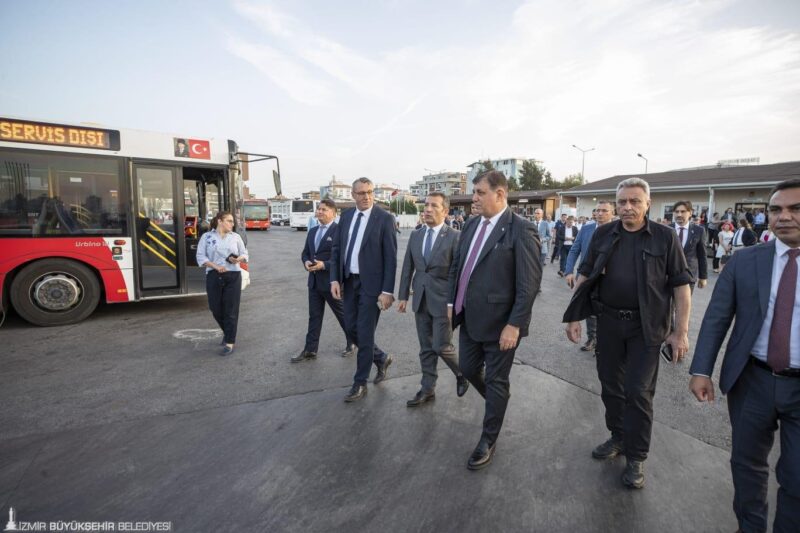 İzmir Büyükşehir Belediye Başkanı Dr. Cemil Tugay, Büyükşehir Belediyesi ve
