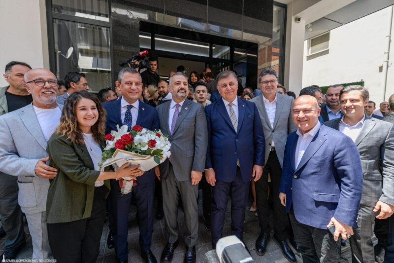 
CHP Genel Başkanı Özgür Özel, İzmir’de gün boyu sürecek programı