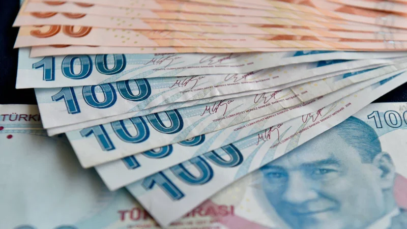 Emekli Sandığı kapsamında aylık alanların bayram ikramiyelerinin ödenmesi bugün başladı.