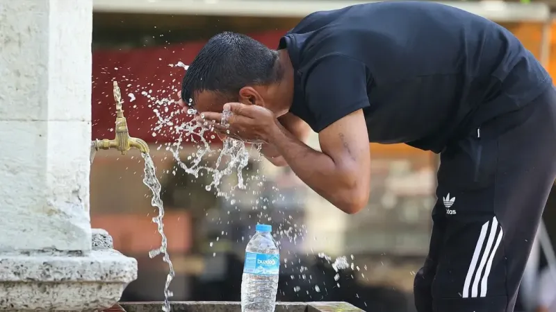 İzmir'de yarından itibaren rekor sıcaklıklar etkili olacak. Sıcaklıkların iç kesimlerde