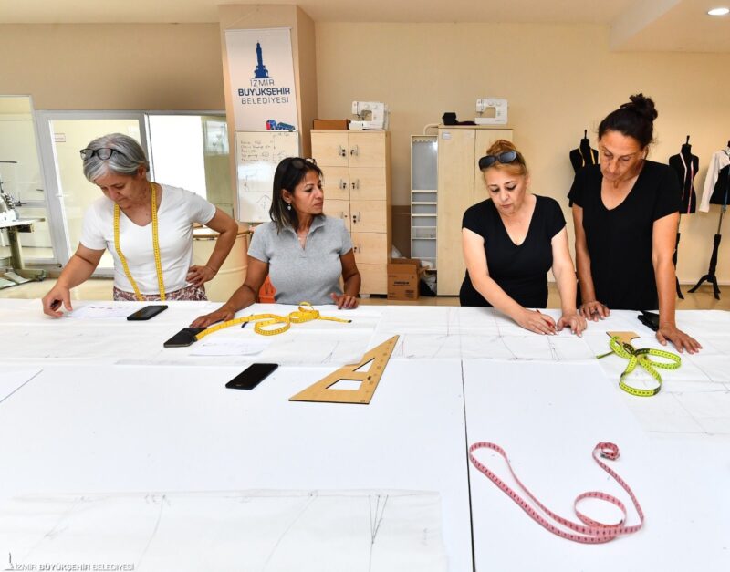 İzmir Büyükşehir Belediyesi Kadın Çalışmaları Şube Müdürlüğü’nün Meslek Fabrikası iş
