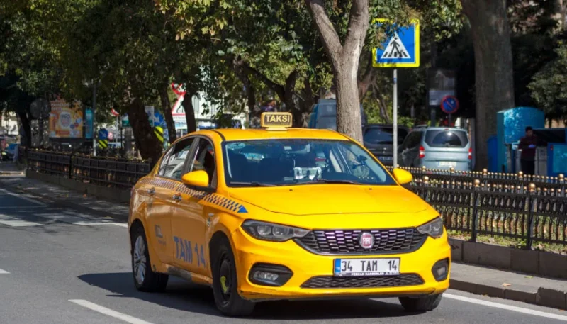 İzmir'de taksi tarifelerine 1 ay önce yapılan ücret artışının ardından