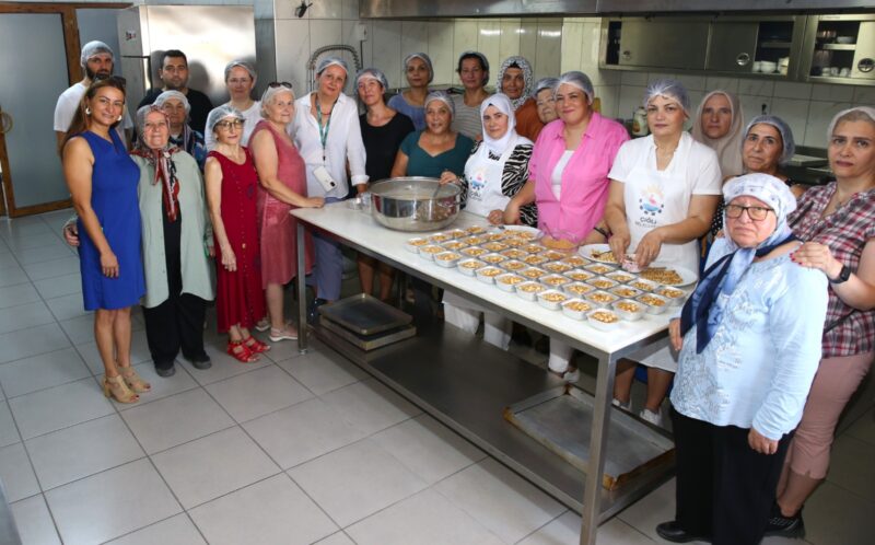Çiğli Belediyesi, kadınların sosyalleşmesine yönelik düzenlediği etkinlikler kapsamında
kendisine ait araziden