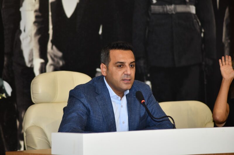 Çiğli Belediyesi Temmuz ayı olağan meclis toplantısın da Başkan Onur