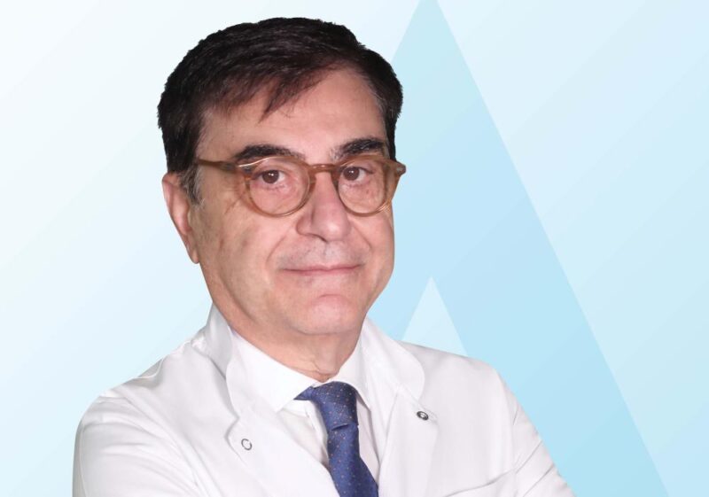 Uzmanlar, omurgadaki eğriliğin nedeninin basit bir kas spazmı, karın ağrısı