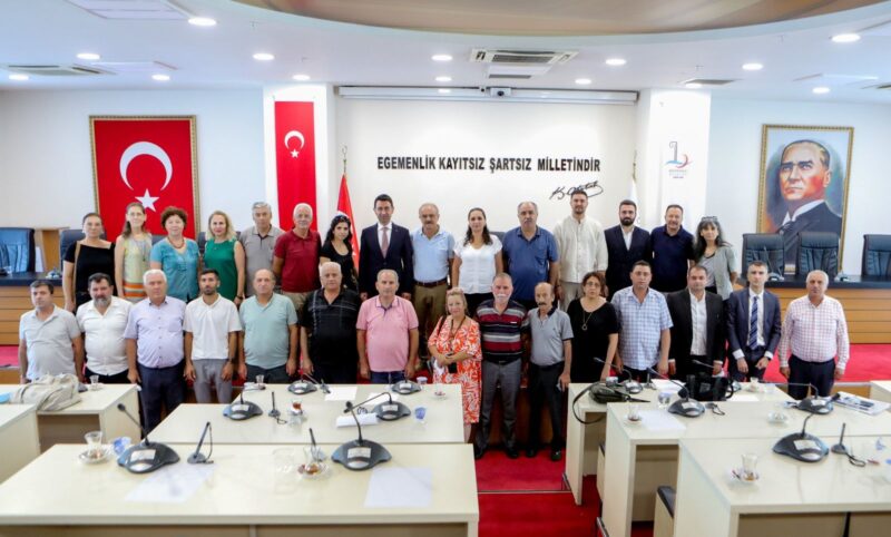 Bayraklı Belediye Başkanı İrfan Önal, 24 mahalle muhtarıyla bir araya