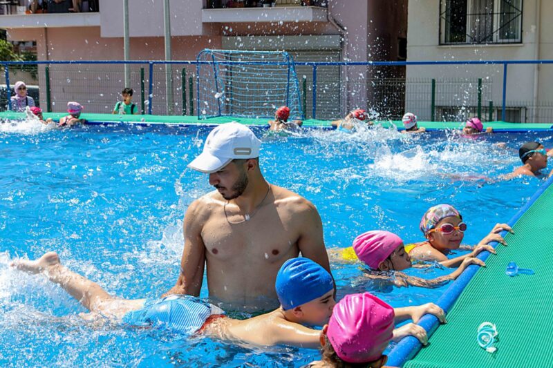 Bayraklı Belediyesinin, "Haydi çocuklar yüzmeye" sloganıyla bu yıl iki noktada