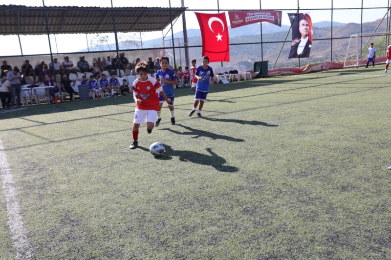 Bayraklı Belediyesinin geleneksel hale getirdiği U-12 Cup Futbol Turnuvası kıyasıya