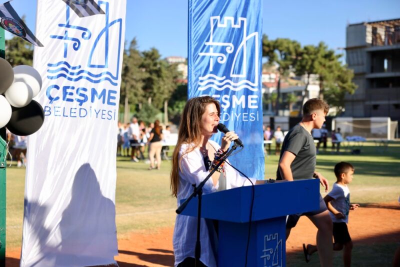 Çeşme Belediye Spor Kulübü Yaz Spor Okulları açılışında konuşan Çeşme