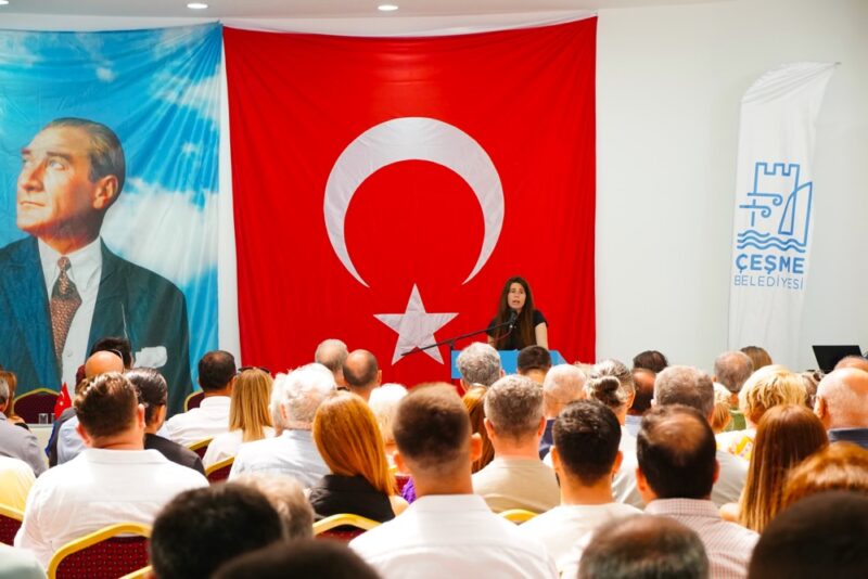 Çeşme Kent Konseyi Genel Kurulu’nda konuşan Çeşme Belediye Başkanı Lal