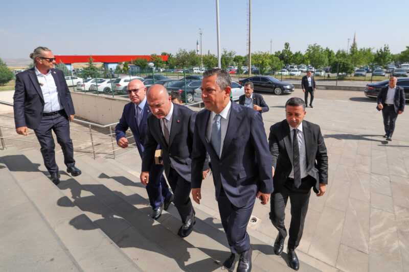 Cumhuriyet Halk Partisi Lideri Özgür Özel, eski Ülkü Ocakları Başkanı