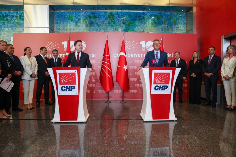 Cumhuriyet Halk Partisi Lideri Özgür Özel, DEVA Partisi Genel Başkanı