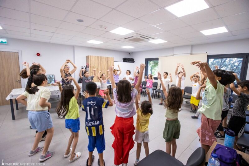 İzmir Büyükşehir Belediyesi, genç nesillerin çevre bilincini artırmak için Eğlen-Öğren