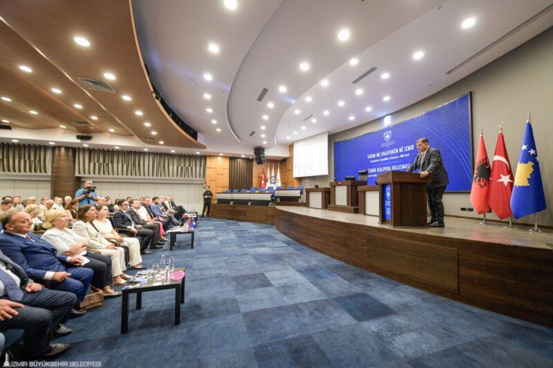 İzmir Büyükşehir Belediye Başkanı Dr. Cemil Tugay, Kosova Cumhuriyeti Başbakanı