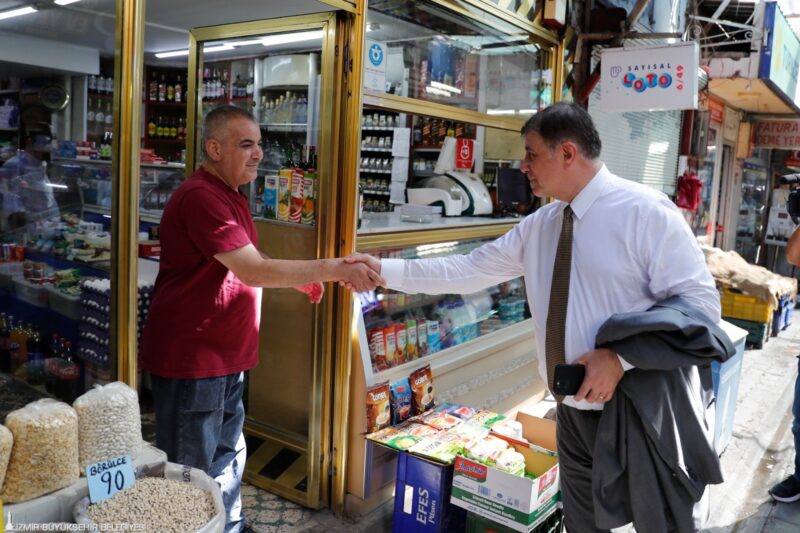 İzmir Büyükşehir Belediye Başkanı Dr. Cemil Tugay, İzmir’in tarihi semti