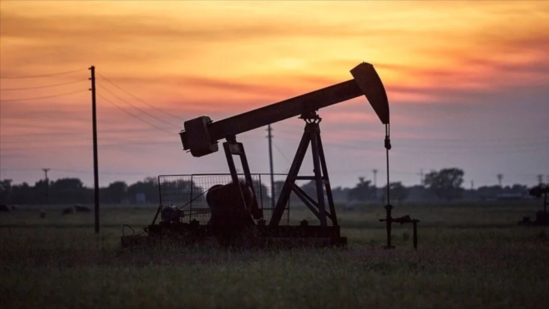 Brent petrolün varil fiyatı, saat 09.01 itibarıyla kapanışa göre yüzde