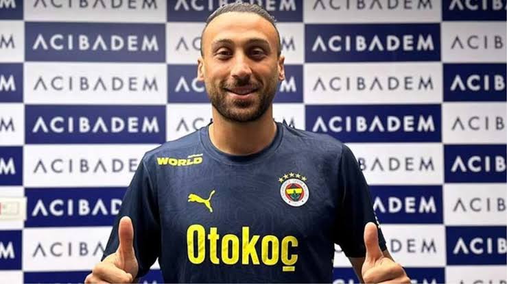 
Beşiktaş ile sözleşmesi sona eren Cenk Tosun , Fenerbahçe ile