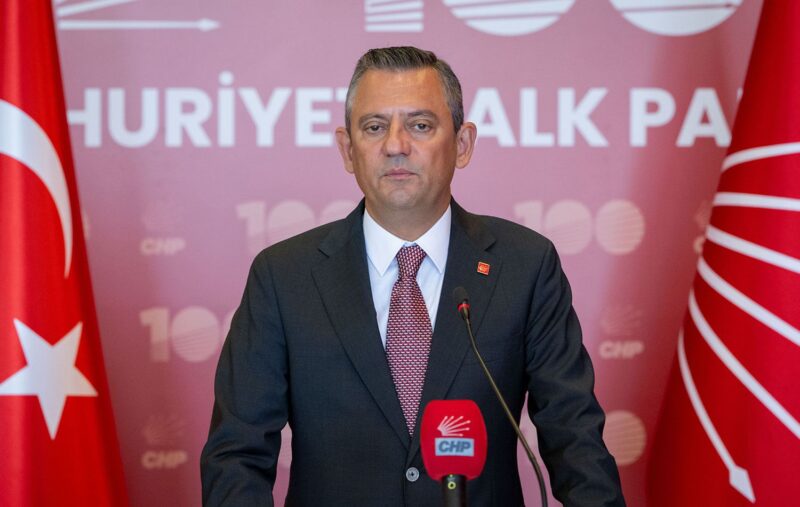 Cumhuriyet Halk Partisi Genel Başkanı Özgür Özel, sığınmacı sorununun çözülmek
