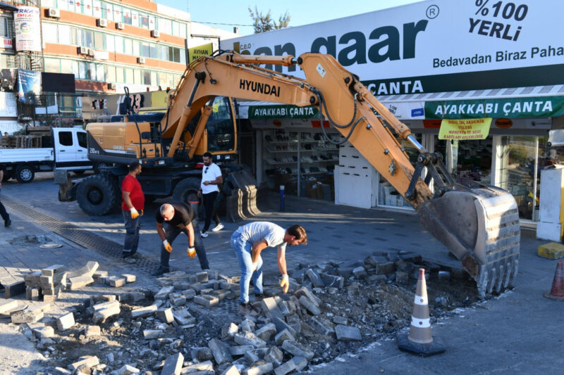 Çiğli’nin simge noktalarından Kasaplar Meydanı’nın çehresini değiştirecek geniş kapsamlı
yenileme çalışması