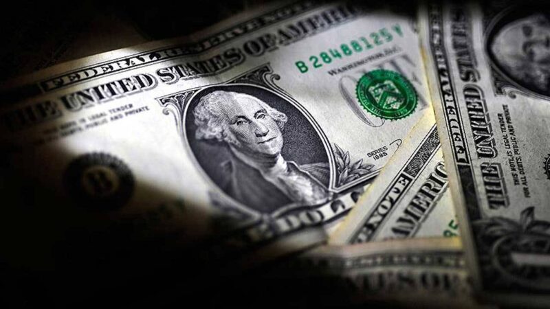 Liranın dolar ve euro karşısındaki eriyişi sürüyor. İstanbul serbest piyasada