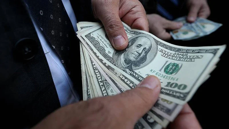 Liranın dolar ve euro karşısındaki eriyişi sürüyor. İstanbul serbest piyasada