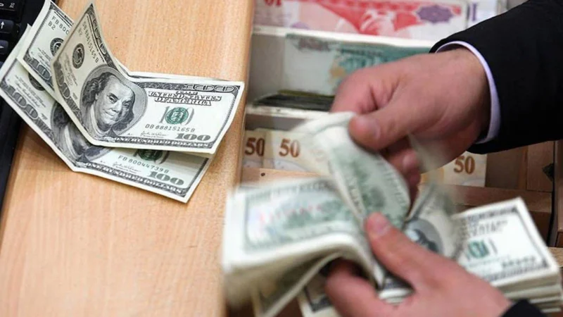 Liranın dolar ve euro karşısındaki eriyişi sürüyor. İstanbul serbest piyasada