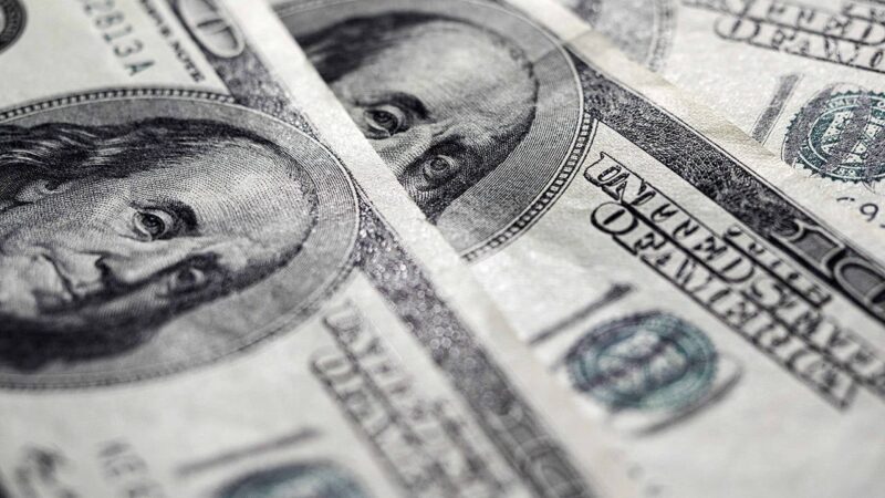 Dolar/TL, dün yatay bir seyir izleyerek günü önceki kapanışının hemen