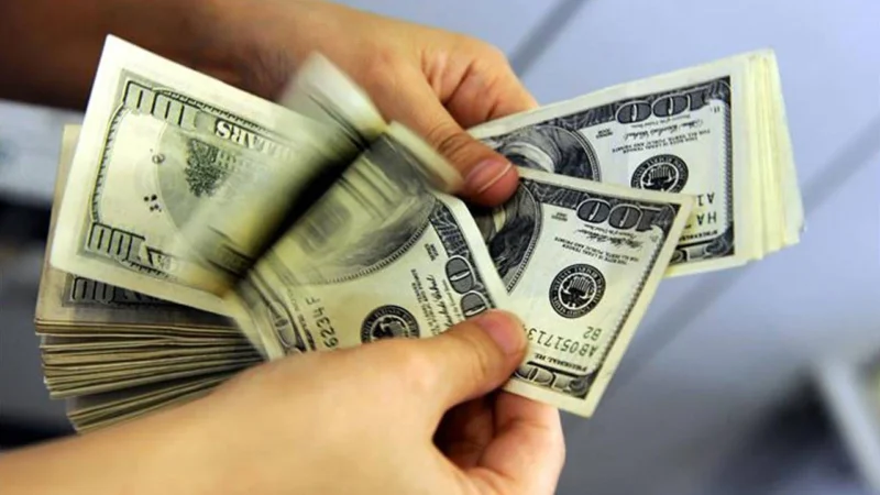 Liranın dolar ve euro karşısındaki eriyişi sürüyor. İstanbul serbest piyasada
