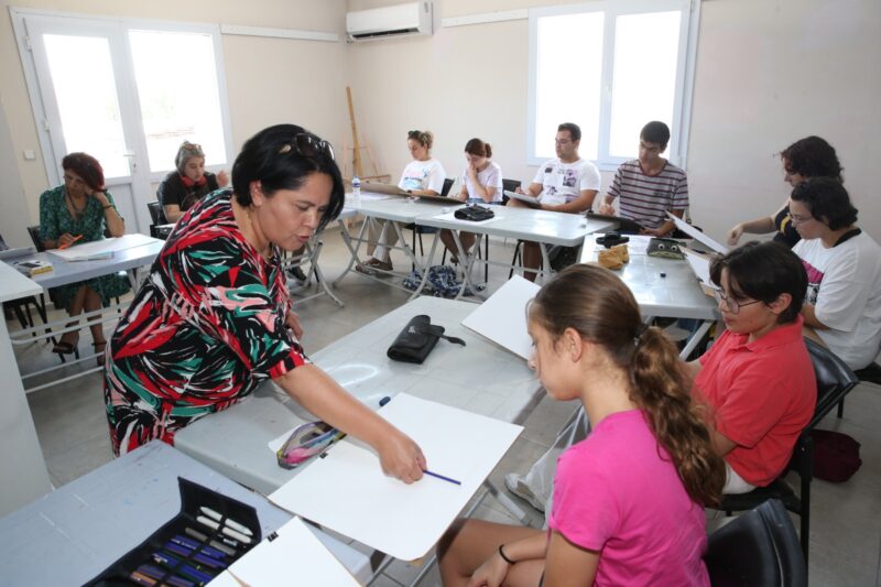Toplumun sanatla olan bağını kuvvetlendirmeye yönelik çalışmalarını sürdüren Çiğli
Belediyesi’nin Güzel
