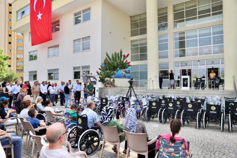 Yüreğir Belediyesi, engellilerin yaşam koşullarını iyileştirmek için
230 manuel ve akülü