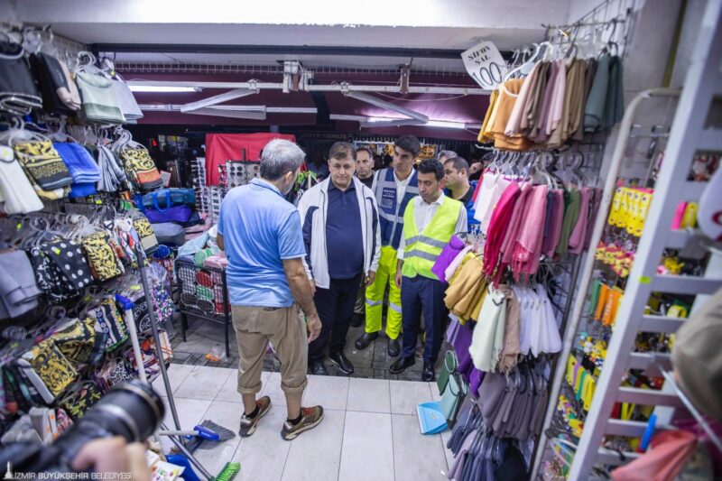 İzmir Büyükşehir Belediyesi kentte etkili olan şiddetli yağış nedeniyle tüm
