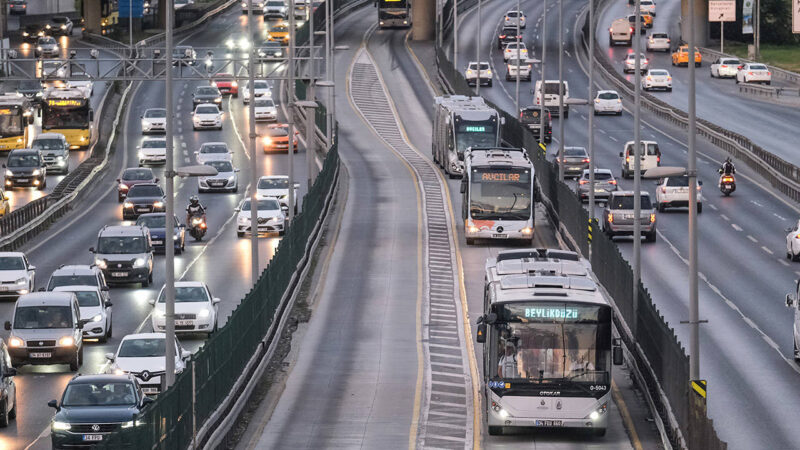 İstanbul'da toplu ulaşım ücretlerine yapılan zamlar, bugün uygulanmaya başlandı. UKOME
