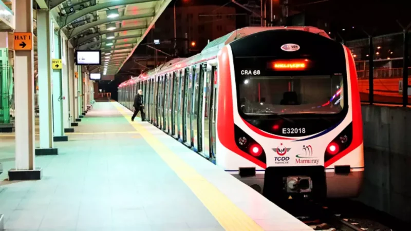 İstanbul'da ulaşıma yapılan yüzde 13'lük zam ile birlikte tam biletin
