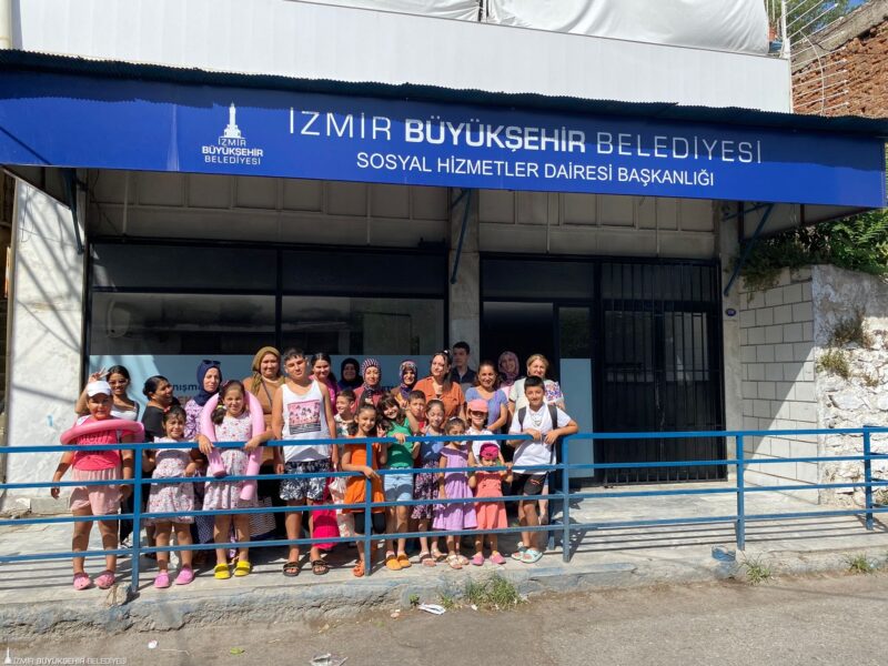 
İzmir Büyükşehir Belediyesi, dezavantajlı mahallelerde yaşayan kadınlar ve tatil dönemindeki