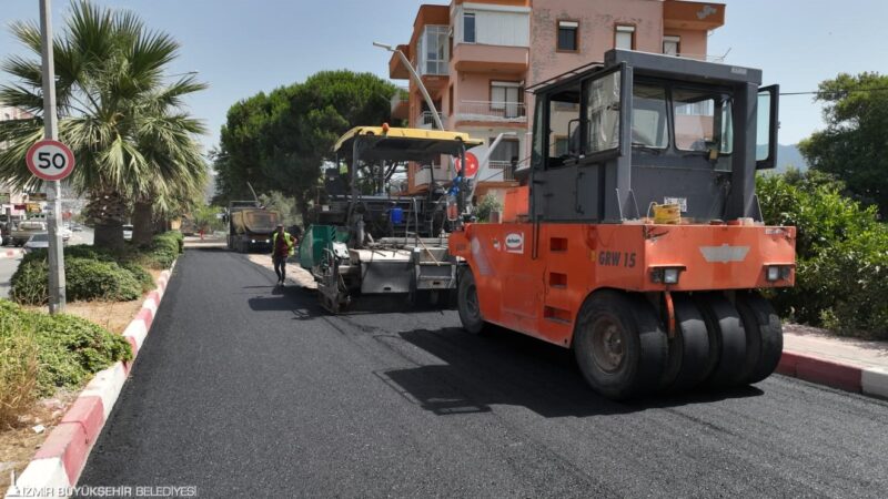 
İzmir Büyükşehir Belediyesi’nin kent genelinde yol bakım ve yenileme çalışmaları