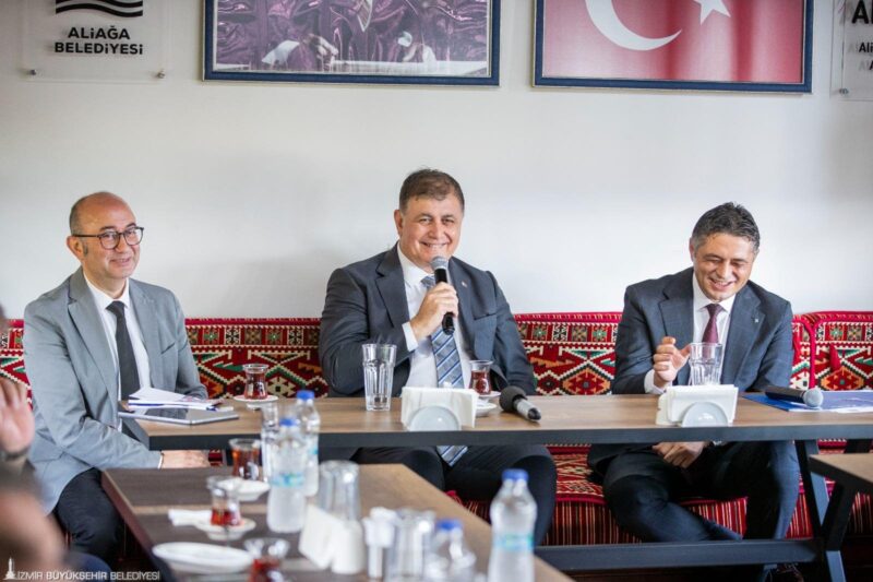 İzmir Büyükşehir Belediye Başkanı Dr. Cemil Tugay, ilçelerin sorunlarını belirleyerek