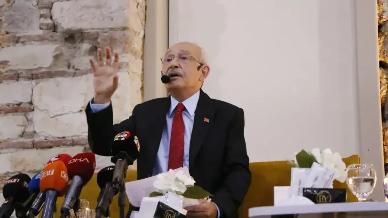 İzmir’de gerçekleştirilen Basın Özgürlüğü Buluşması programı için İzmir'e gelen CHP