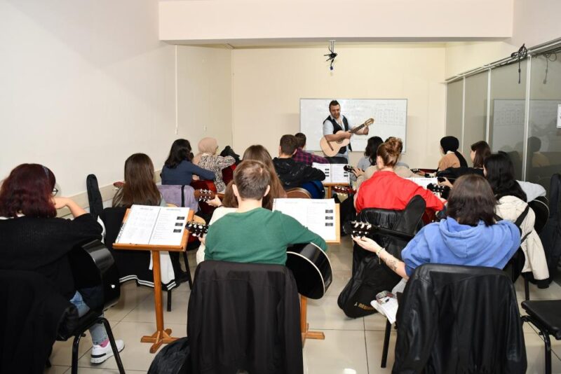 Tepebaşı Belediyesi bünyesinde hizmet veren 29 Ekim Gençlik Merkezleri’nde, yaz